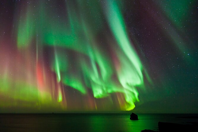 #1 Northern Lights Tour In Iceland from Reykjavik with PRO photos - Warm drinks, blankets, and the long wait