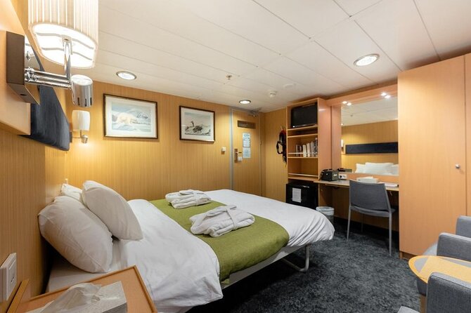 24hr Northern Lights & Whale Watching Cruise - Food, cabin comfort, and the real value of the price