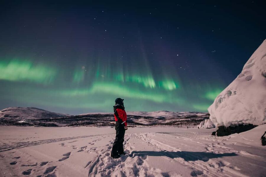 Abisko: Aurora Car Chasing Tour with Photographer - The guide’s explanations add real value