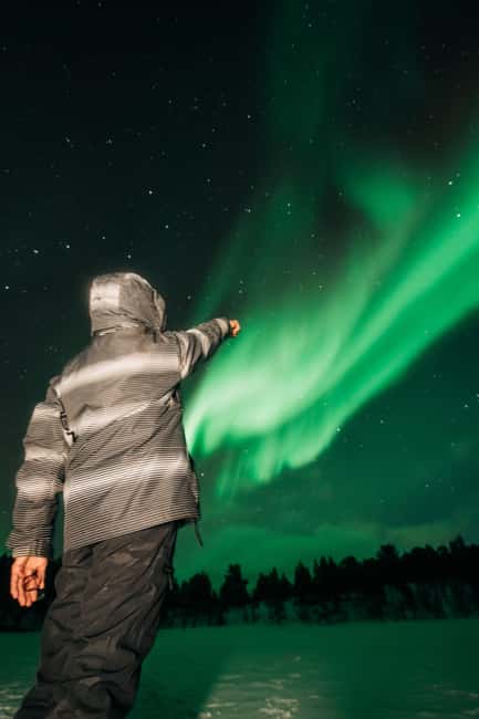 Abisko: Aurora Car Chasing Tour with Photographer - Starting in Abisko and getting picked up