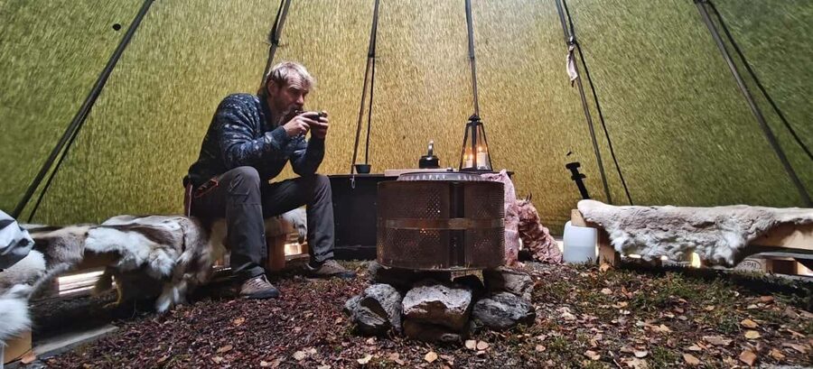 Abisko: Northern Lights Hike with Husky Puppies - Who will enjoy this most?