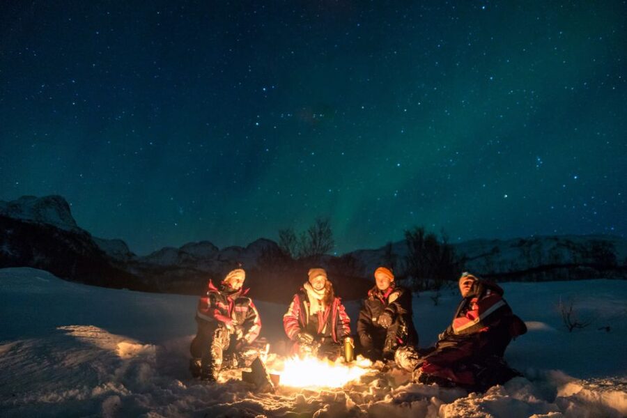 Alta: Small-Group Guided Northern Lights Tour - Campfire, hot chocolate, and snacks