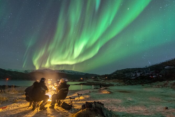 Aurora Hunt with the campfire and professional photographer - Why this Tromsø aurora hunt feels different