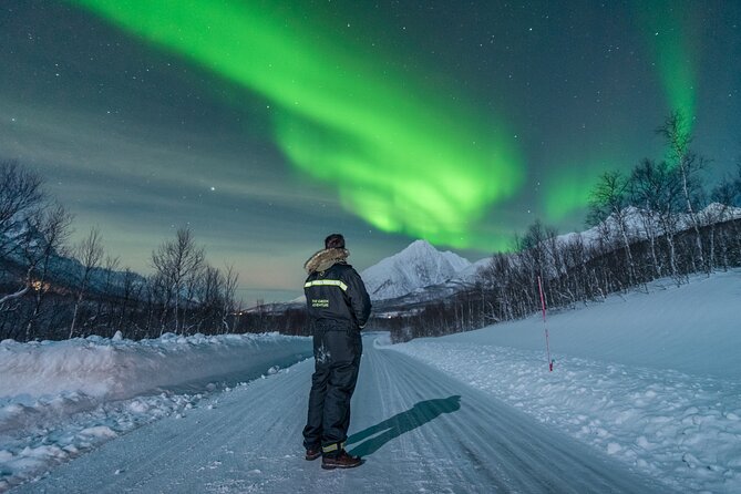 Aurora Hunt with the campfire and professional photographer - Professional photos without carrying the whole job