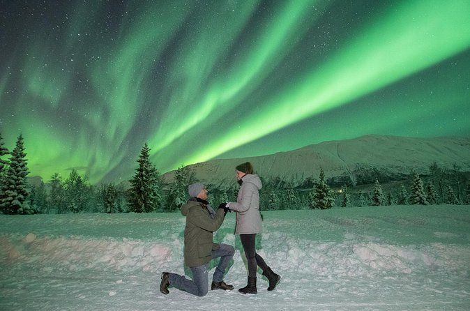 Aurora Safari Chase by big bus, free Photos, toilet onboard - Stop three: waiting for the green glow