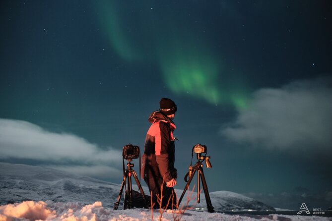 Aurora Safari Chase by big bus, free Photos, toilet onboard - Stop two: a warm camp beside the dark sky