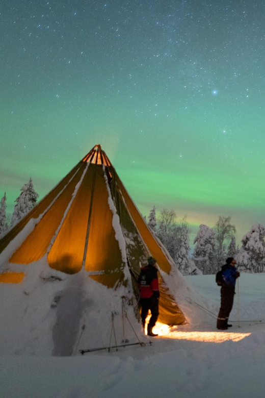 Auroras Northern Lights in Saariselka - The hut, fire, and barbecue wait