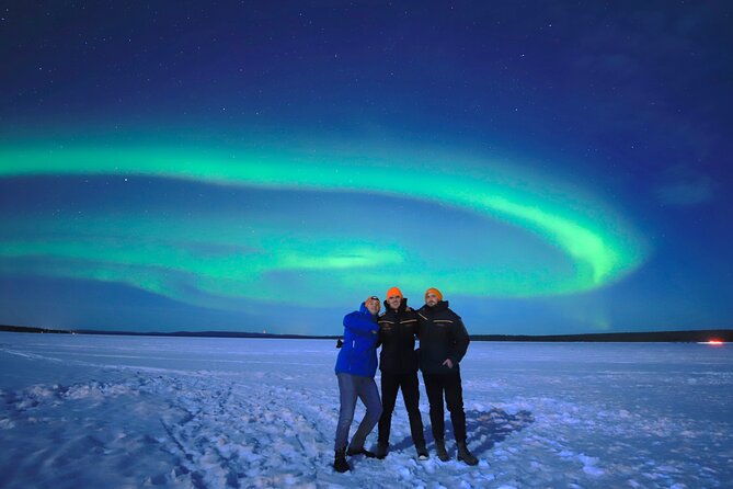 Chasing Aurora with Photographer - Small Group - Professional aurora photos without carrying a tripod