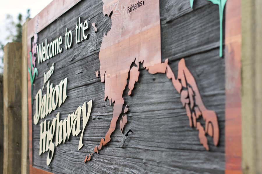 From Fairbanks: Northern Lights and Arctic Circle Tour - The guides and the small-group setup