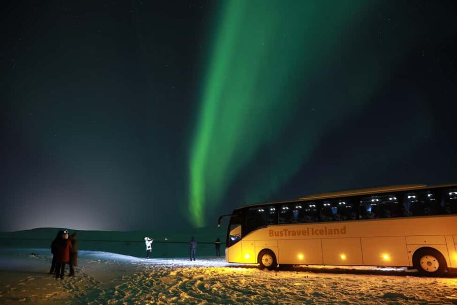 From Reykjavik: Northern Lights Bus Tour with Hot Cocoa - How the Four-Hour Hunt Works