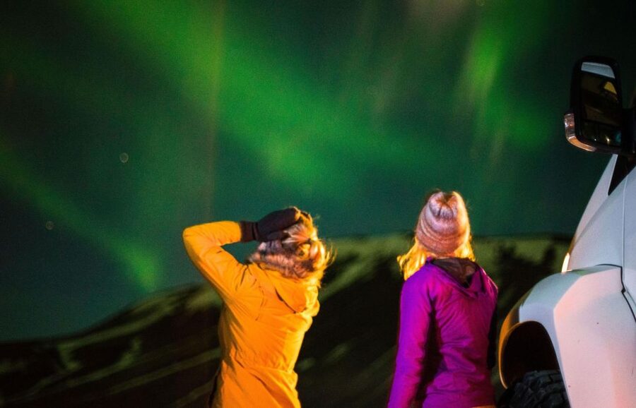 From Reykjavík: Northern Lights Super Jeep Tour - When the aurora finally appears