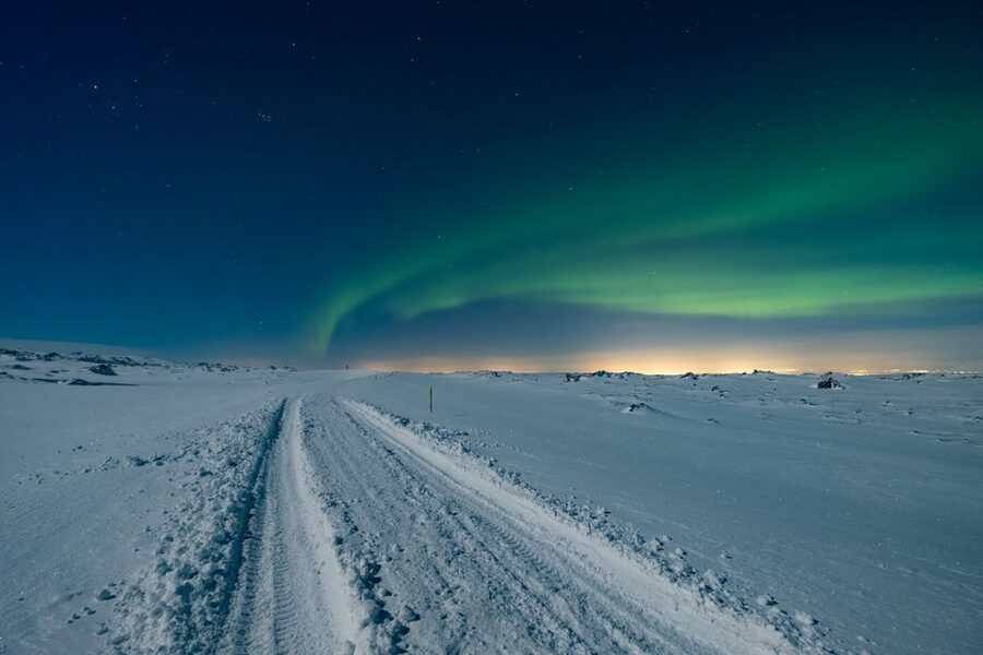 From Reykjavik: Northern Lights Tour with Lifetime Guarantee - The guide makes a bigger difference than the bus