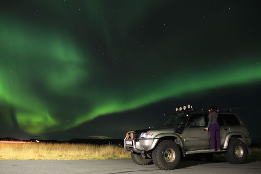 From Reykjavík: Spot the Northern Lights with Snacks & Drink - What the super jeep adds to the experience