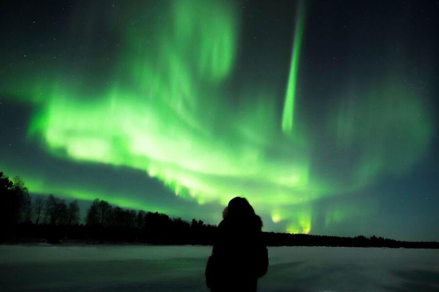 From Rovaniemi: Aurora Borealis Trip in Lapland Lakeside - Waiting beside the frozen lake
