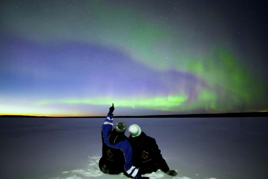 From Rovaniemi: Lakeside Aurora’s Paparazzi Photography - A quiet lake instead of a city viewpoint