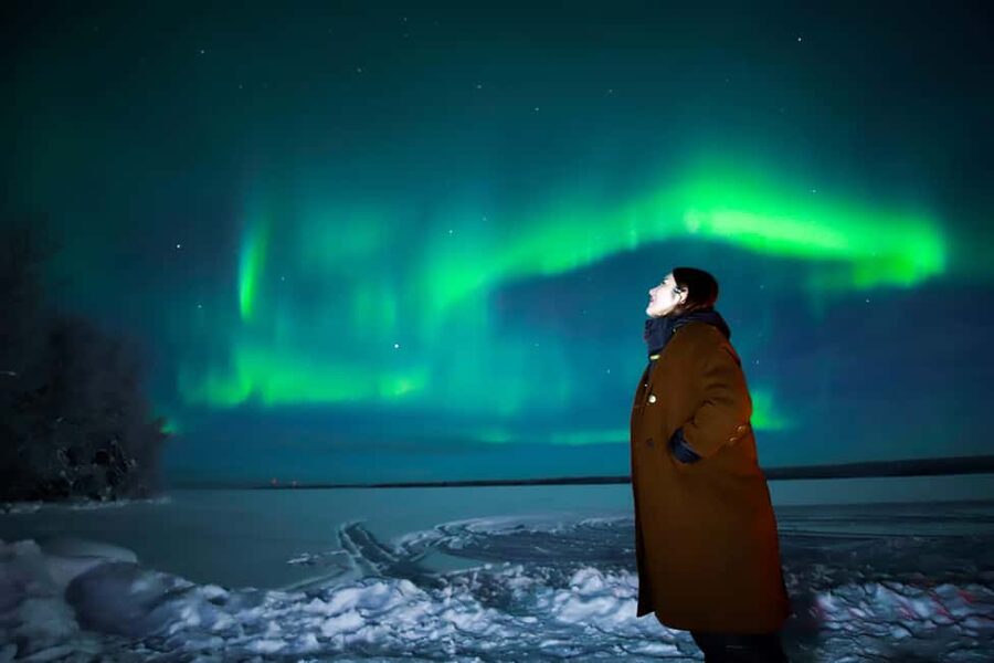 From Rovaniemi: Lakeside Aurora’s Paparazzi Photography - Guide quality can shape the whole night