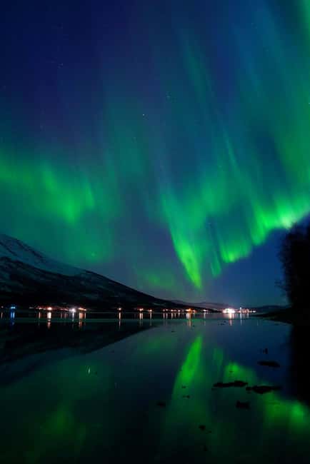 From Tromsø: Aurora Bus Tour with Snacks, Photos, and Drinks - Why the bus keeps moving
