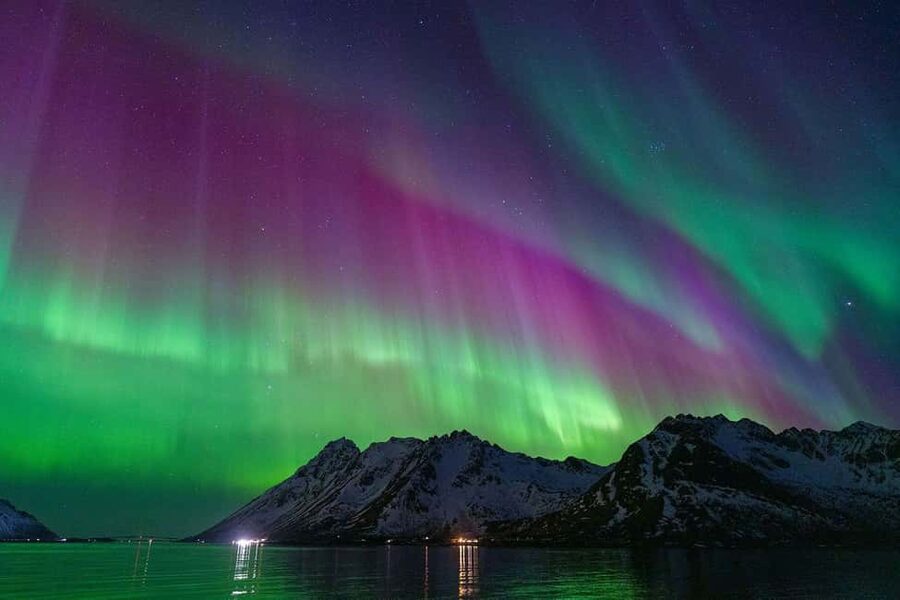 Henningsvær: Northern Lights Tour with Photographer - Riding in the Mercedes V-Class with a panoramic roof