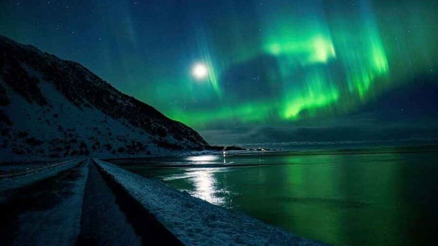 Henningsvær: Northern Lights Tour with Photographer - Practical preparation for the 270-minute outing