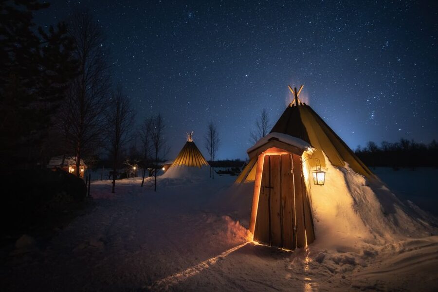 Ivalo: Lake Inari Northern Lights Tour w/ Reindeer & Dinner - From Ivalo to the quiet side of Lake Inari