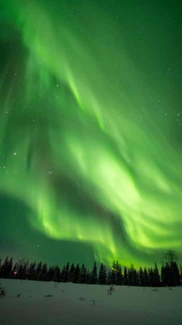 Kemijärvi: Insider Guided Aurora Hunting - Following weather and aurora data