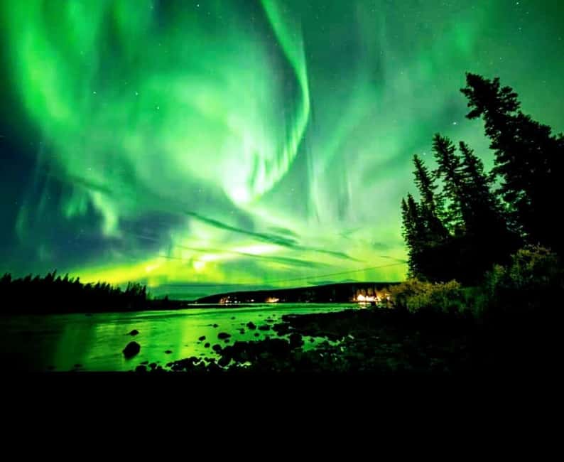 Kiruna: Northern Lights Snowmobile Tour with Dinner - Riding from Kiruna into the Arctic night