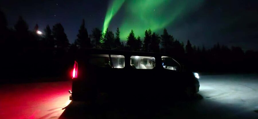 Levi: Northern Lights by Minivan with hot drinks and snacks - Chasing clear skies beyond Levi