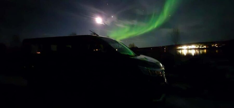Levi: Northern Lights by Minivan with hot drinks and snacks - The value of a $116 small-group tour