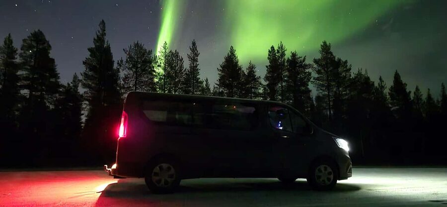 Levi: Northern Lights by Minivan with hot drinks and snacks - Staying warm while you wait