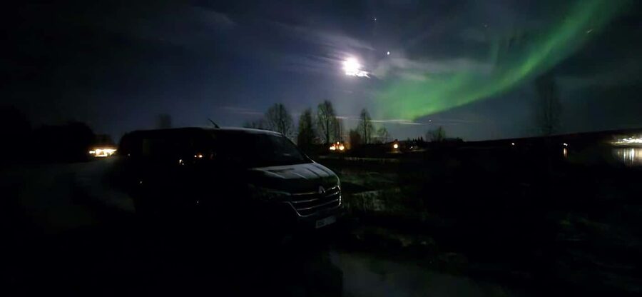 Levi: Northern Lights by Minivan with hot drinks and snacks - Who will enjoy this outing most