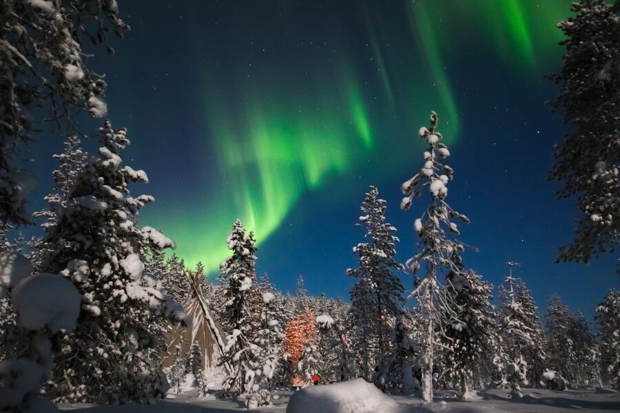 Levi: Northern Lights Campfire - The campfire is more than a warm-up
