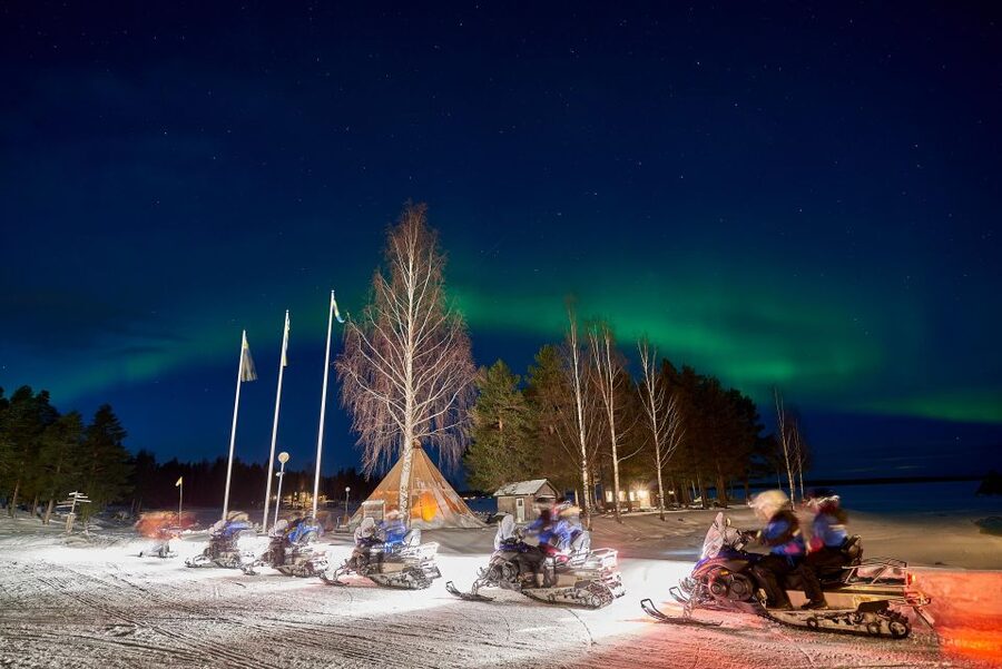 Luleå : Northern lights snowmobile tour - Getting ready for the Arctic night