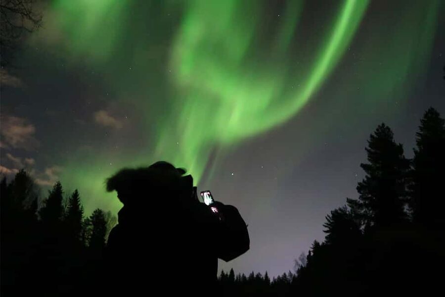 Luleå: Northern Lights Tour by Car with Swedish Treats - Getting photographs instead of dark screens