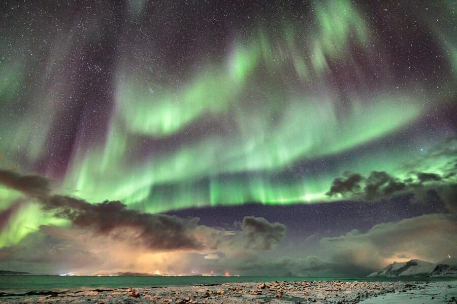 Lyngenalps: Northern Lights Snowmobile Safari - Photography stops and Northern Lights watching