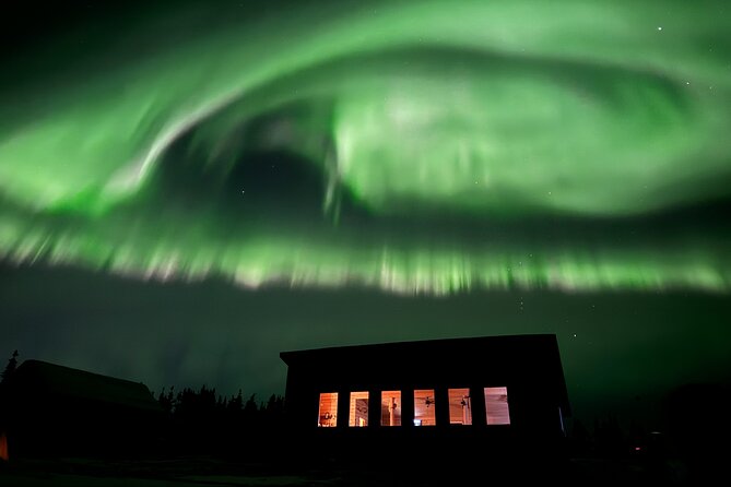 Mountaintop 360° Best Alaskan Cabin with Photography @Aurora Camp - The cabin makes the cold easier
