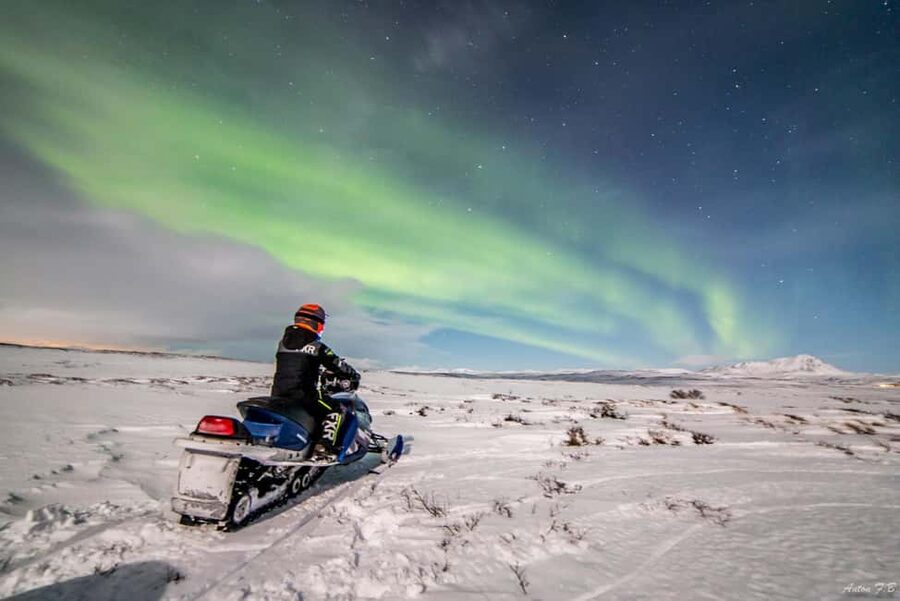 Mývatn: Northern Lights Snowmobile Tour - Why a snowmobile is a good fit for Mývatn