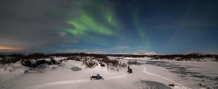 Mývatn: Northern Lights Snowmobile Tour - Learning to ride in a single formation