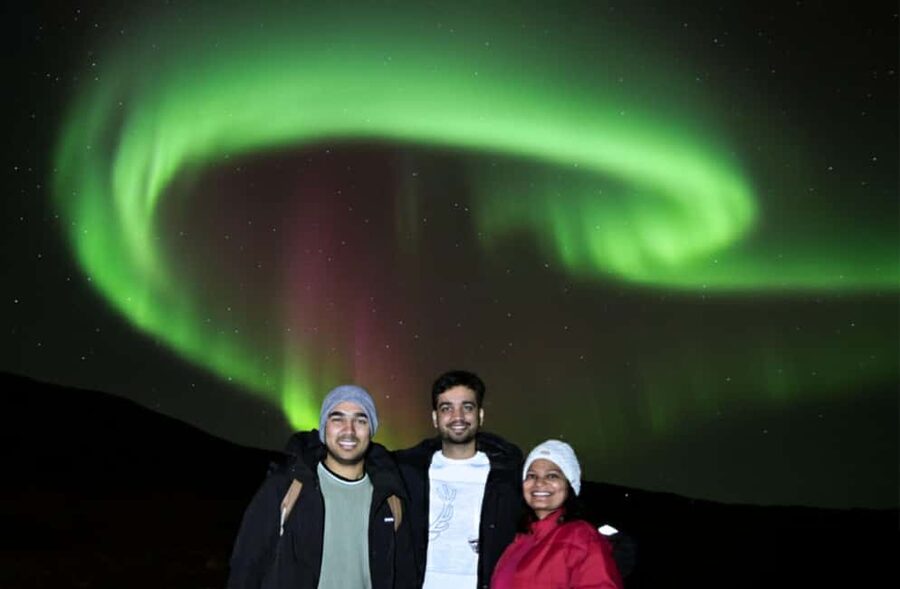 Northern Lights: 4x4 Adventure with Treats, Photos & Cocoa - Waiting outdoors without freezing through