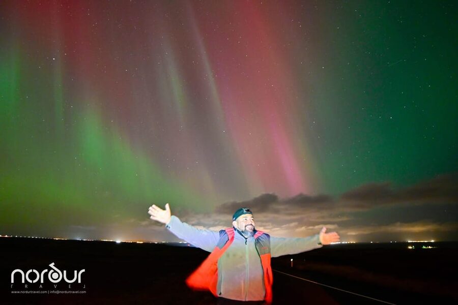 Northern Lights: 4x4 Adventure with Treats, Photos & Cocoa - What the guides add to the night