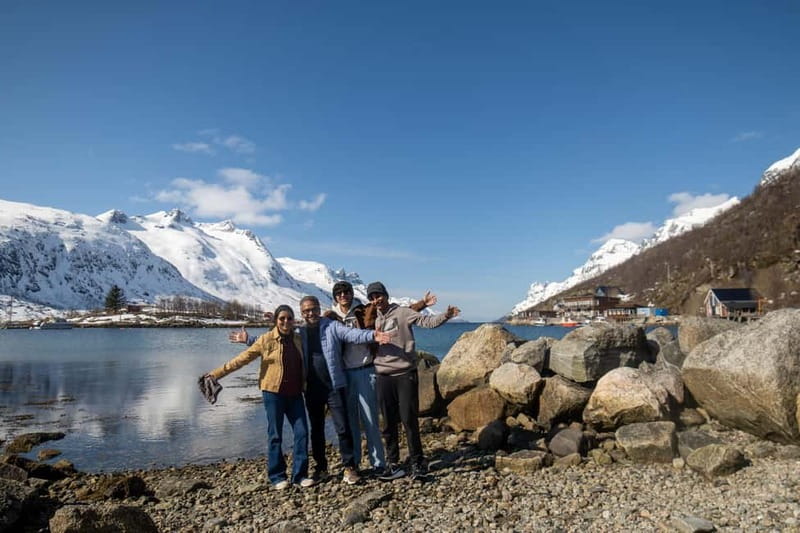 Northern Lights Adventure in Tromsø with Free Photos - Timing, meeting point, and the late return