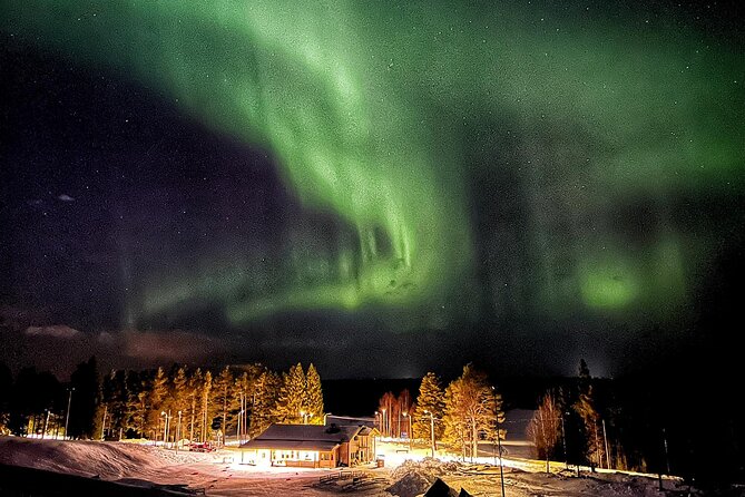Northern Lights Auroras from Kemi-Tornio with Pickup - Cold, snow, and practical comfort