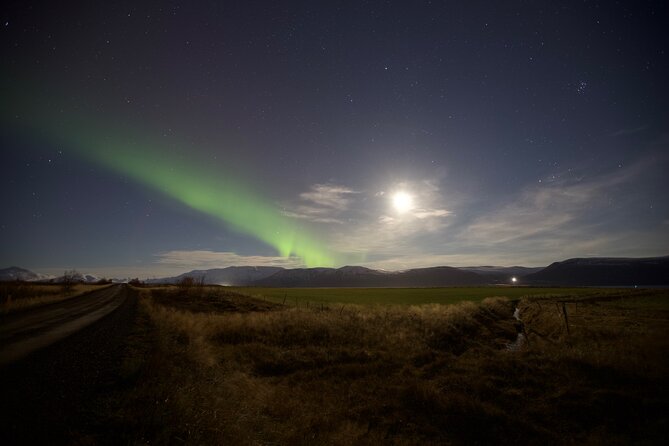 Northern Lights Classic MiniBus Tour from Akureyri - The free second night is the tour’s best safety net