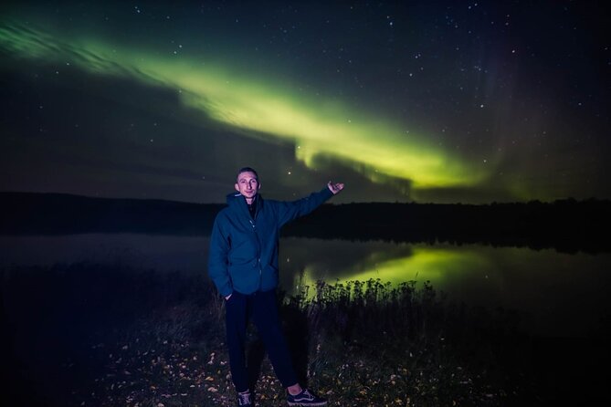 Northern lights hunting photo tour with bbq; small groups - Who will enjoy this most?