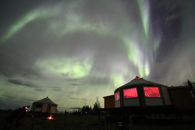 Northern Lights Lodge Viewing in Fairbanks - Waiting for the aurora without freezing