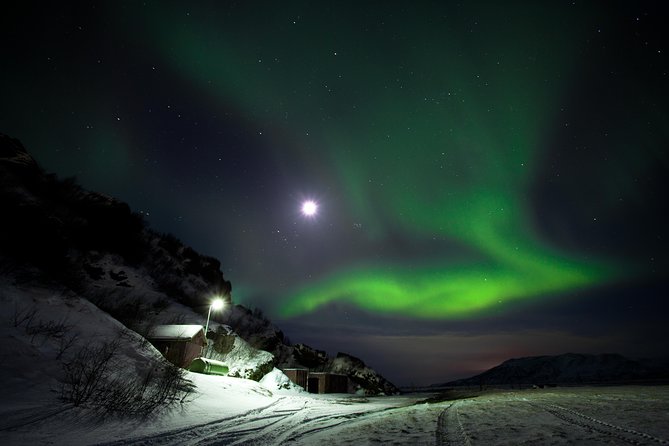 Northern Lights Minibus Tour with Hot Cocoa, Blankets & Photos - Leaving Reykjavik behind after dark