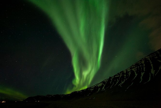 Northern Lights Small-Group Tour From Reykjavik with Hot Drink - Why the small minibus matters