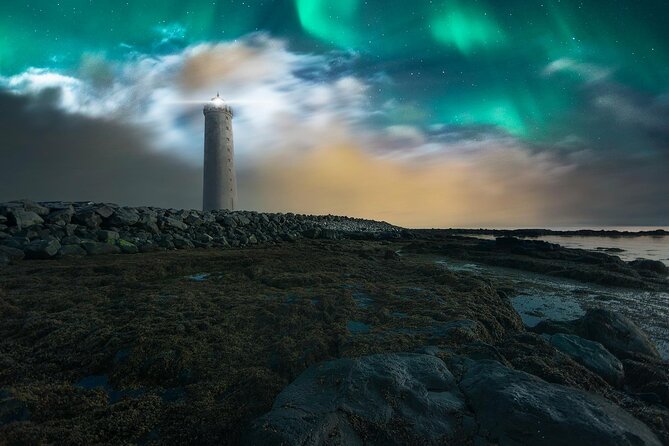 Northern Lights Small-Group Tour with Free Photos & Hot Chocolate - What happens at the viewing stops