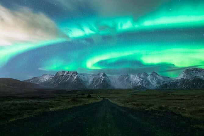 Northern Lights Small-Group Tour with Free Photos & Hot Chocolate - Pickup rules require close attention