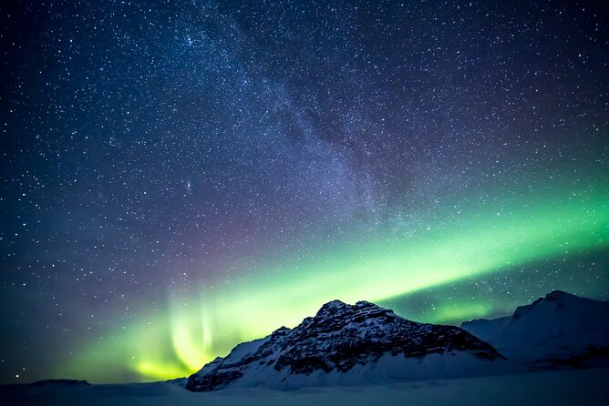 Northern Lights Small-Group Tour with Free Photos & Hot Chocolate - Why the 18-person minibus matters