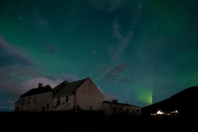 Northern Lights Small-Group Tour with Hot Chocolate & Photos - How the guide searches for better skies